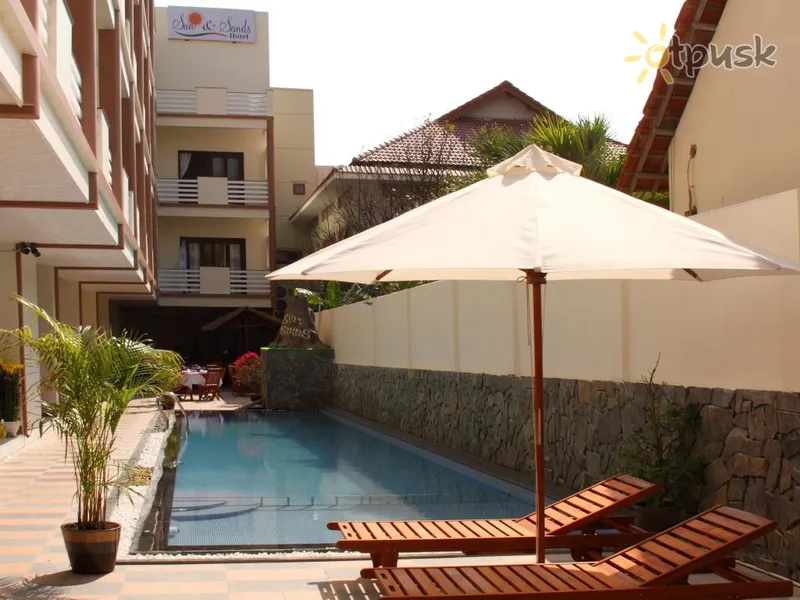 Фото отеля Sun & Sands Beach Hotel 3* Phan Thiet Vjetnama ārpuse un baseini