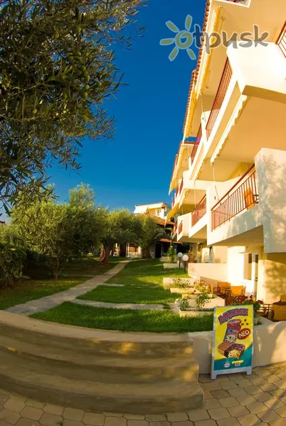 Фото отеля Maistrali Beach Hotel 2* Халкидики – Ситония Греция экстерьер и бассейны