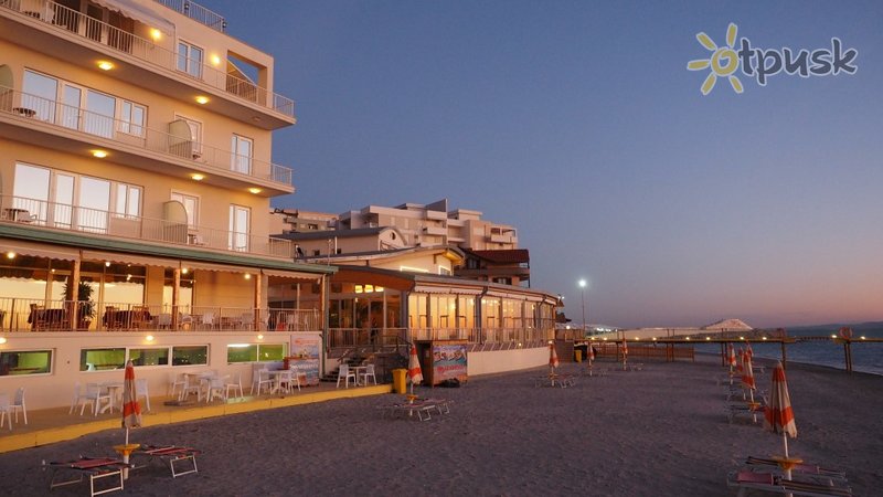 Фото отеля Aragosta Restaurant Hotel 4* Дуррес Албания экстерьер и бассейны