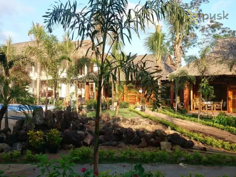 Фото отеля Phu Quoc Dragon Resort & Spa 3* о. Фукуок Вьетнам экстерьер и бассейны