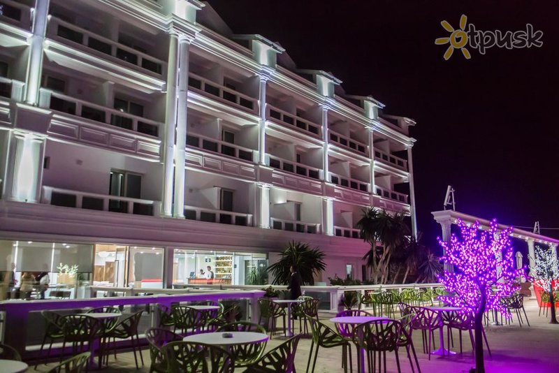 Фото отеля Santa Quaranta Premium Resort 5* Саранда Албания экстерьер и бассейны