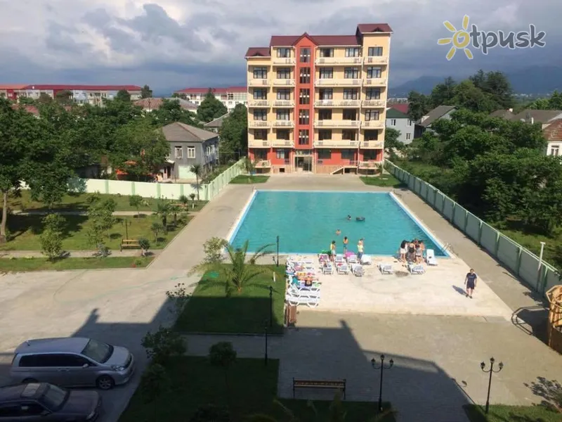 Фото отеля Kiparisi Hotel 3* Kobuleti Gruzija ārpuse un baseini