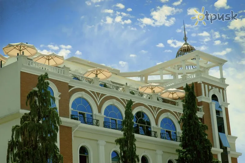 Фото отеля Batumi World Palace 4* Батумі Грузія екстер'єр та басейни