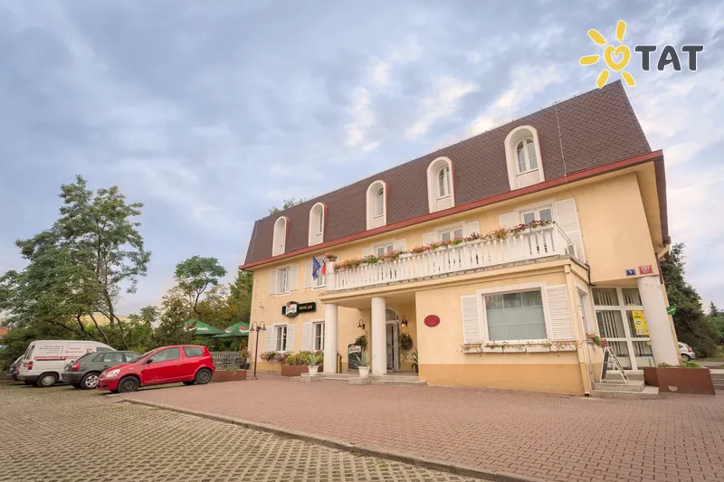 Фото отеля Carl-Inn Hotel 4* Прага Чехія екстер'єр та басейни
