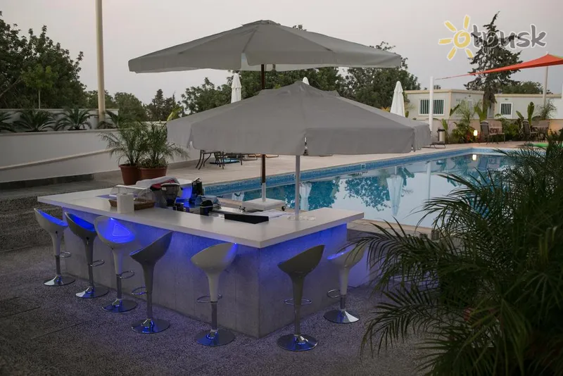 Фото отеля Caprice Mediterranean Resort 3* Пафос Кіпр бари та ресторани