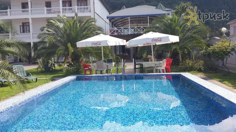 Фото отеля Nia Guest House 2* Кваріаті Грузія екстер'єр та басейни