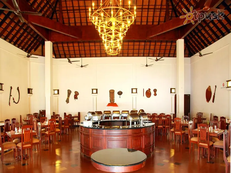 Фото отеля Abad Whispering Palms 4* Керала Індія бари та ресторани