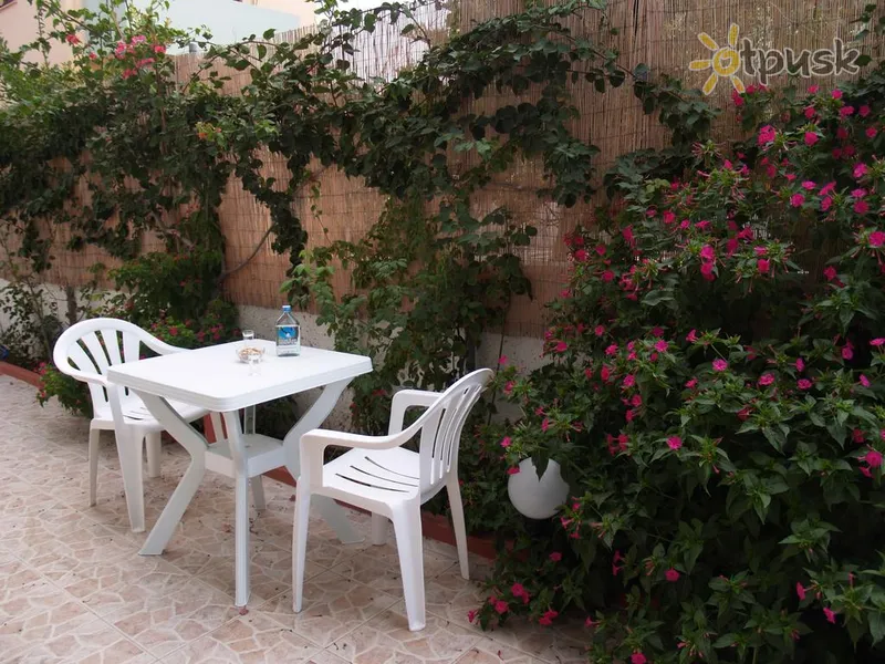 Фото отеля Emi Apartments 2* о. Крит – Іракліон Греція екстер'єр та басейни