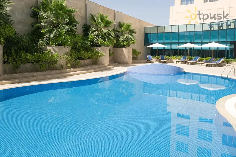 Фото отеля Holiday Inn Muscat Al Seeb 4* Maskata Omāna ārpuse un baseini