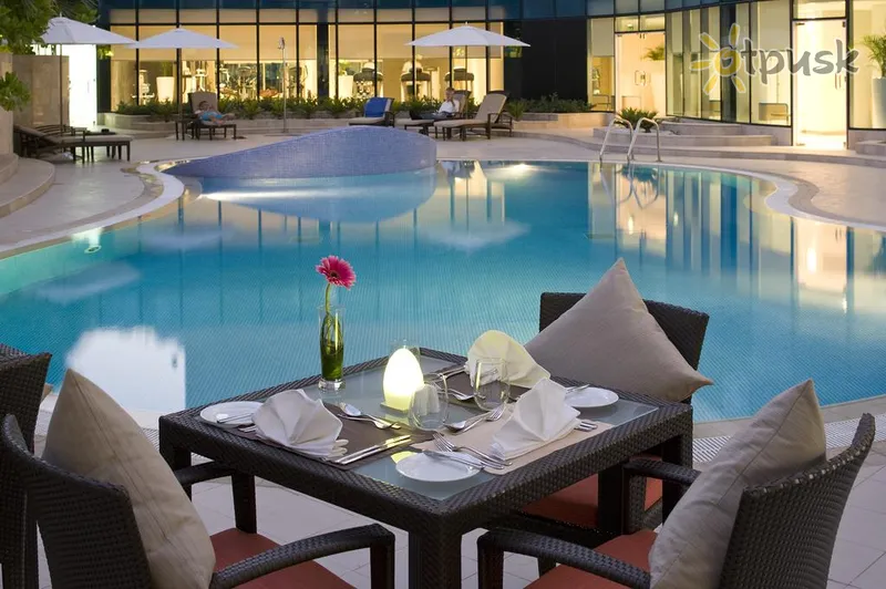 Фото отеля Holiday Inn Muscat Al Seeb 4* Маскат Оман екстер'єр та басейни