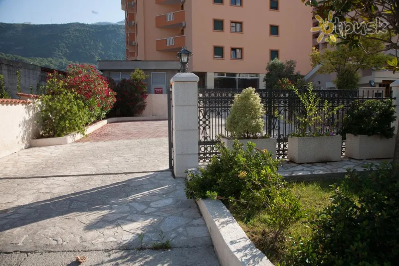 Фото отеля Giardino Apartments 3* Будва Черногория экстерьер и бассейны