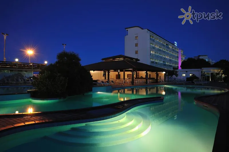 Фото отеля Adria Hotel 4* Riminis Italija išorė ir baseinai