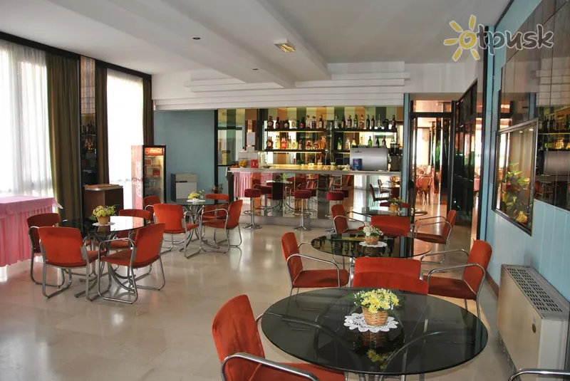 Фото отеля Carlton Beach Hotel 3* Римини Италия бары и рестораны