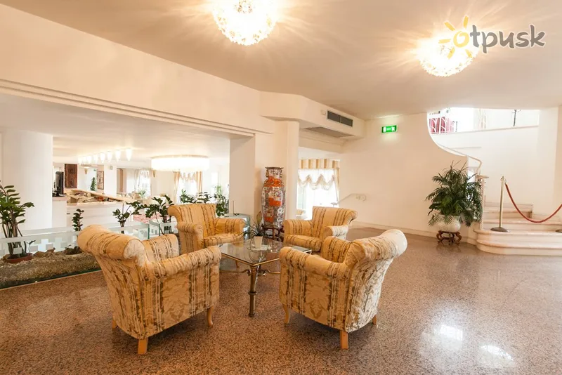 Фото отеля Universal Hotel 4* Rimini Itālija vestibils un interjers