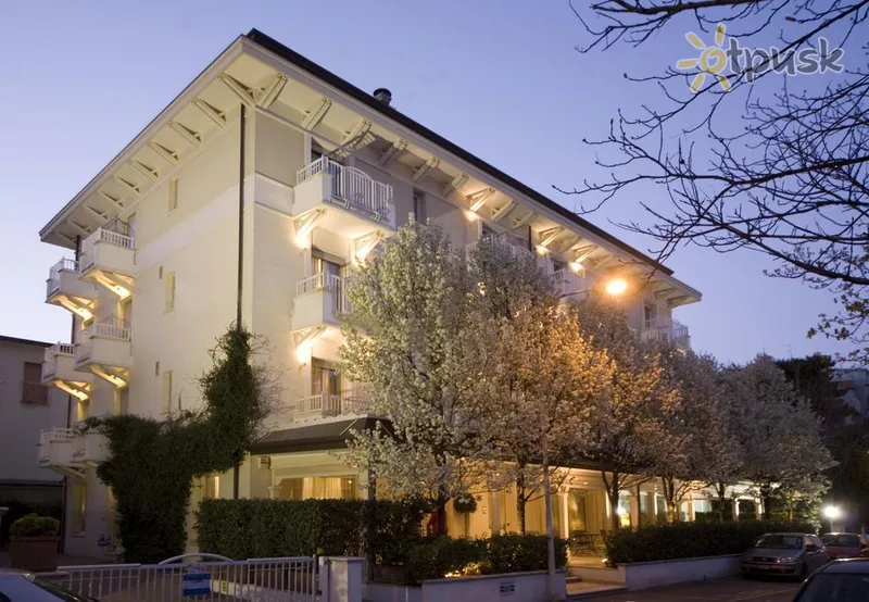 Фото отеля Maestrale Hotel 4* Rimini Itālija ārpuse un baseini
