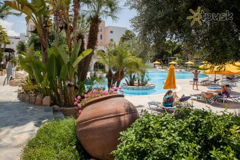 Фото отеля Mayfair Gardens 4* Пафос Кипр экстерьер и бассейны