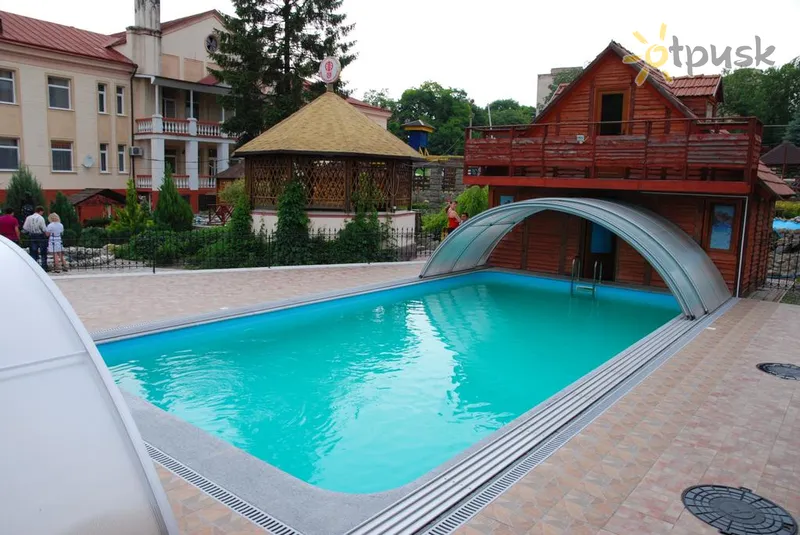 Фото отеля Фильварки Центр 3* Kamianecas-Podilskis Ukraina išorė ir baseinai