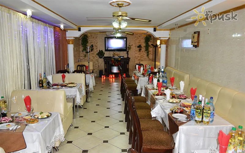 Фото отеля Grand 2* Теребовля Украина бары и рестораны