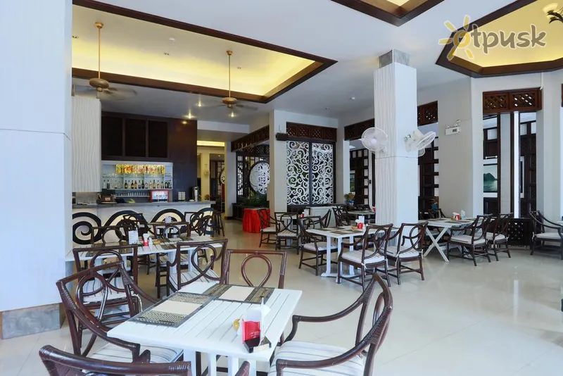 Фото отеля Days Inn Patong Beach 3* о. Пхукет Таїланд бари та ресторани
