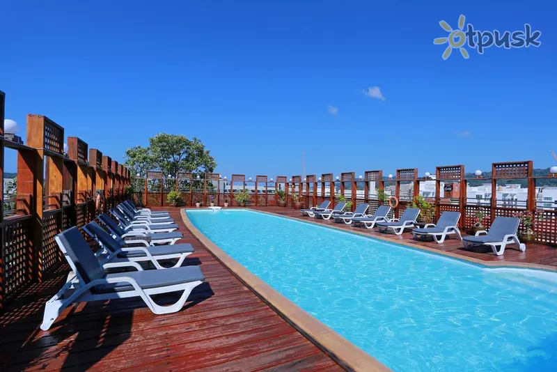 Фото отеля Days Inn Patong Beach 3* о. Пхукет Таїланд екстер'єр та басейни