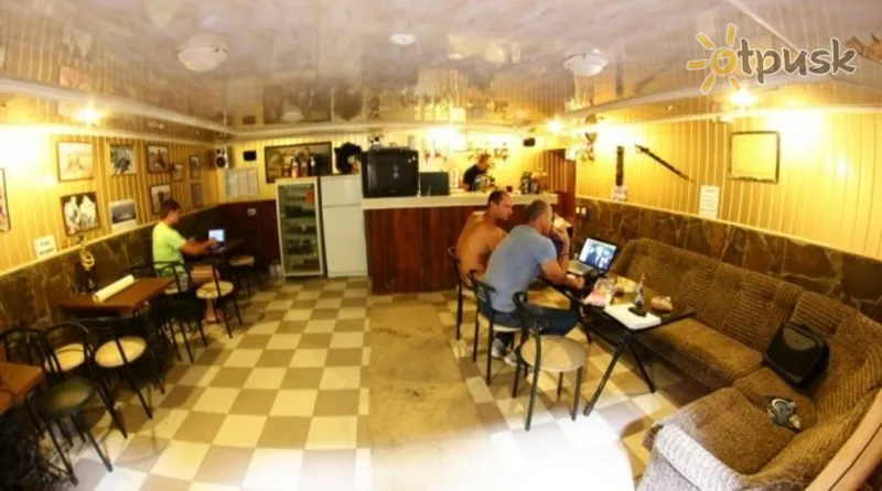 Фото отеля A-Lux 2* Лазурное Украина бары и рестораны
