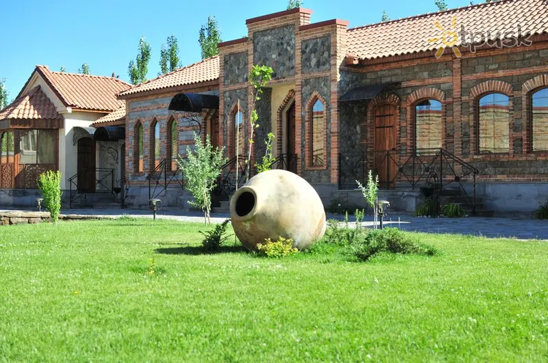 Фото отеля Кавказ 5* Єреван Вірменія екстер'єр та басейни