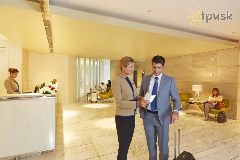 Фото отеля The Airport Hotel 4* Доха Катар лобі та інтер'єр