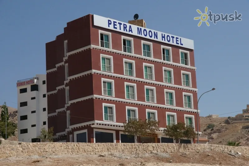 Фото отеля Petra Moon Hotel 3* Петра Йорданія екстер'єр та басейни