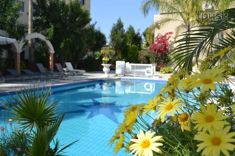 Фото отеля Irenes Tourist Apartments 2* Limasolis Kipras išorė ir baseinai