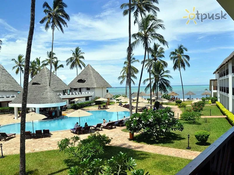Фото отеля DoubleTree Resort by Hilton Zanzibar — Nungwi 4* Нунгві Танзанія екстер'єр та басейни