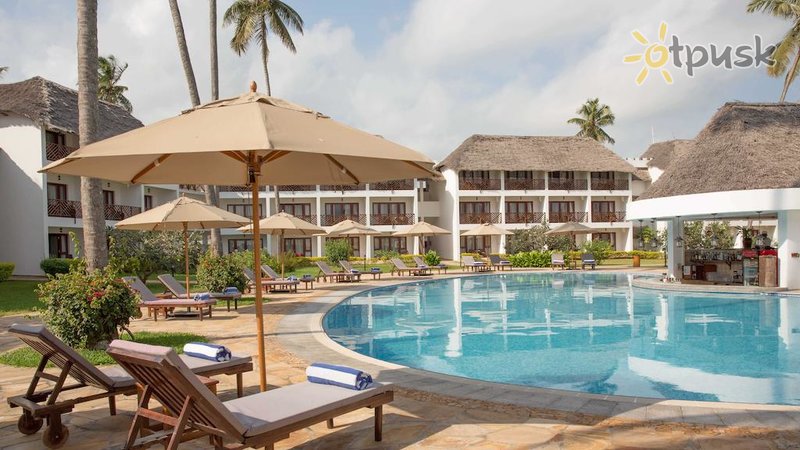 Фото отеля DoubleTree Resort by Hilton Hotel Zanzibar — Nungwi 4* Нунгви Танзания экстерьер и бассейны