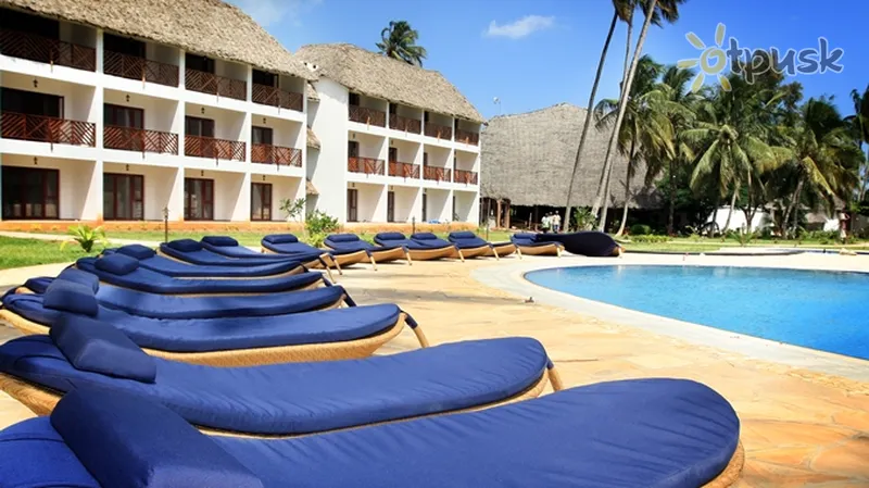 Фото отеля DoubleTree Resort by Hilton Hotel Zanzibar — Nungwi 4* Nungwi Tanzanija išorė ir baseinai