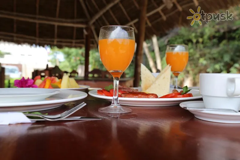 Фото отеля Kigwedeni Villas & Spa 3* Нунгві Танзанія бари та ресторани