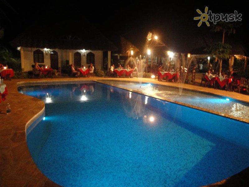 Фото отеля Kiwengwa Bungalow Boutique Resort 3* Кивенгва Танзания экстерьер и бассейны