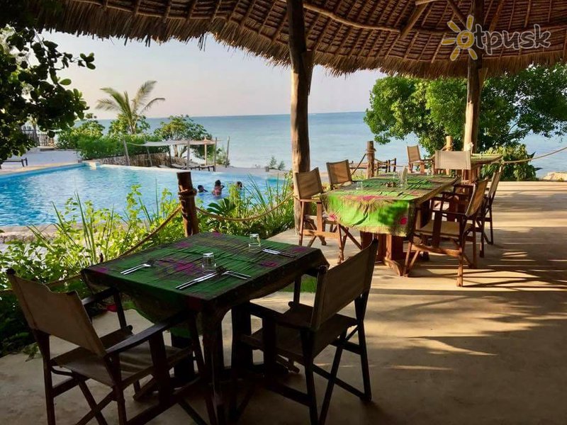 Фото отеля Marafiki Bungalows Zanzibar 3* Кивенгва Танзания бары и рестораны
