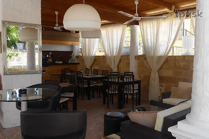 Фото отеля Porto Azzurro Aparthotel 3* Сан Паула Бей Мальта бары и рестораны