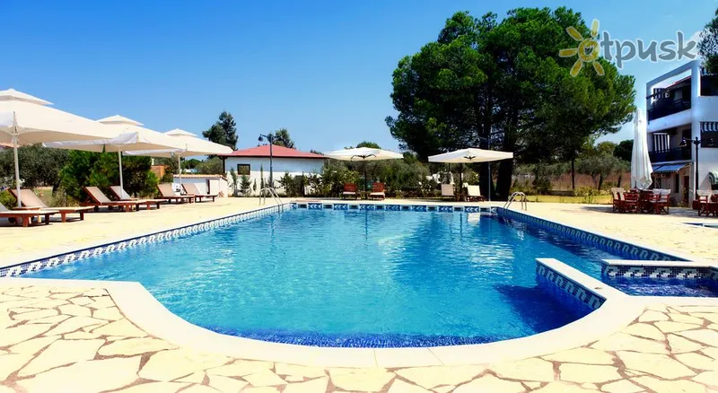 Фото отеля Alexandros Hotel Apartments 3* Chalkidikė – Sitonija Graikija išorė ir baseinai