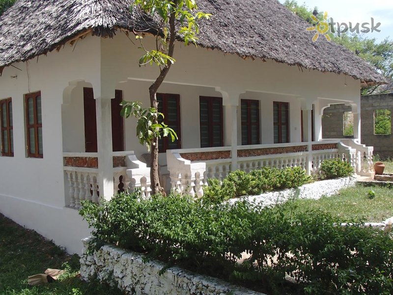 Фото отеля The Nungwi Inn Hotel 2* Нунгви Танзания экстерьер и бассейны