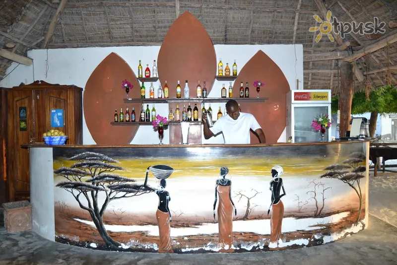 Фото отеля Union Beach Bungalows 3* Нунгви Танзания бары и рестораны