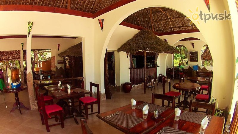 Фото отеля Waikiki Resort Zanzibar 3* Пвани Мчангани Танзания бары и рестораны