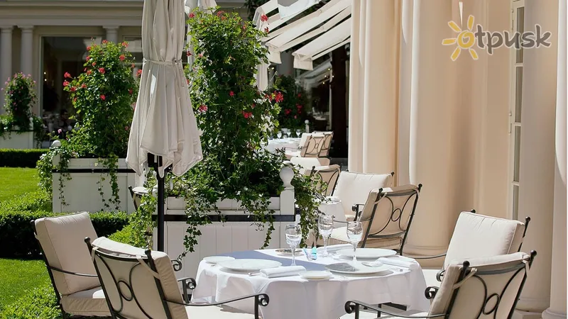 Фото отеля Le Bristol Paris 5* Paryžius Prancūzija barai ir restoranai