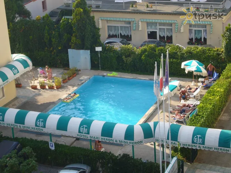 Фото отеля Maxisoleron 3* Лідо Ді Езоло Італія екстер'єр та басейни