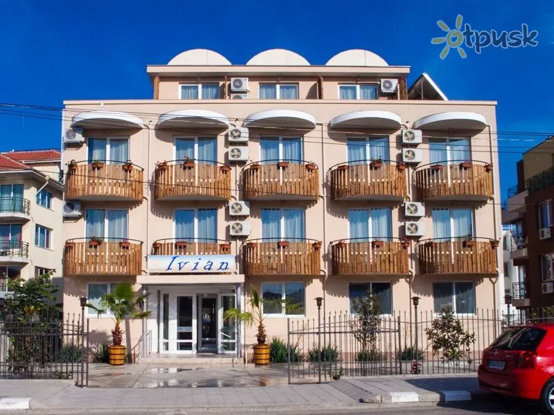Фото отеля Ivian Family Hotel 2* Равда Болгарія екстер'єр та басейни