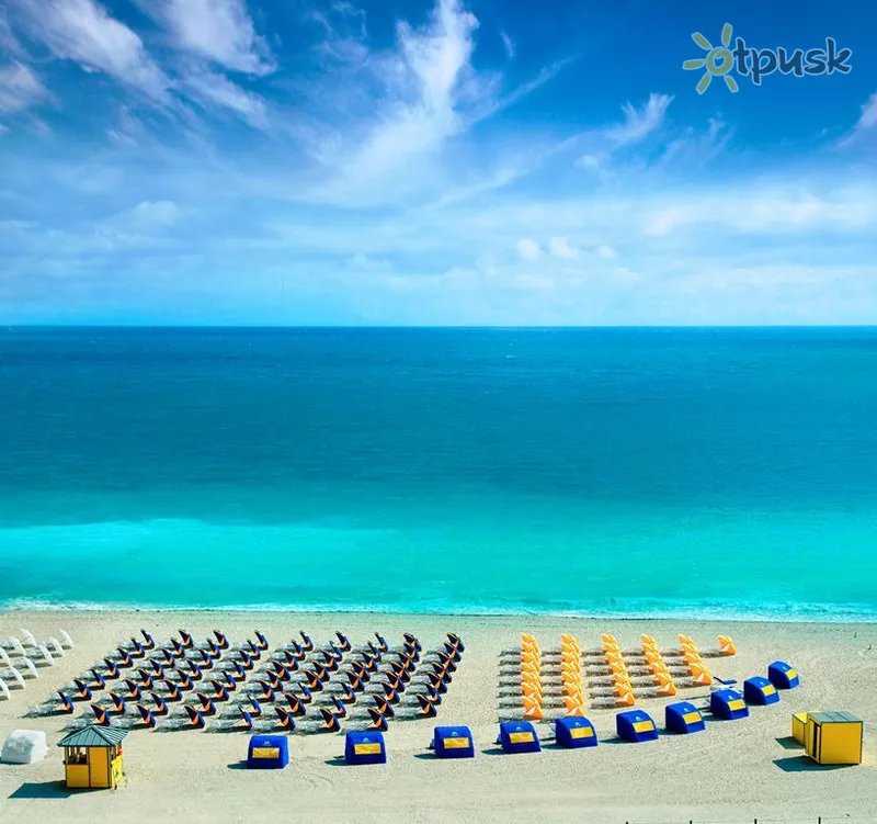 Фото отеля Hilton Bentley Miami — South Beach 4* Maiami ASV pludmale