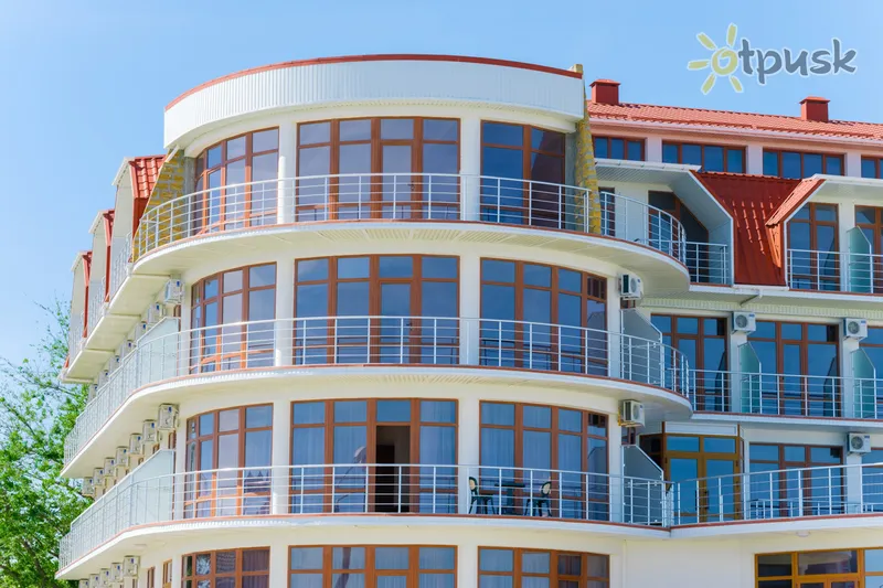 Фото отеля Qirim Hotel 2* Феодосия Крым экстерьер и бассейны