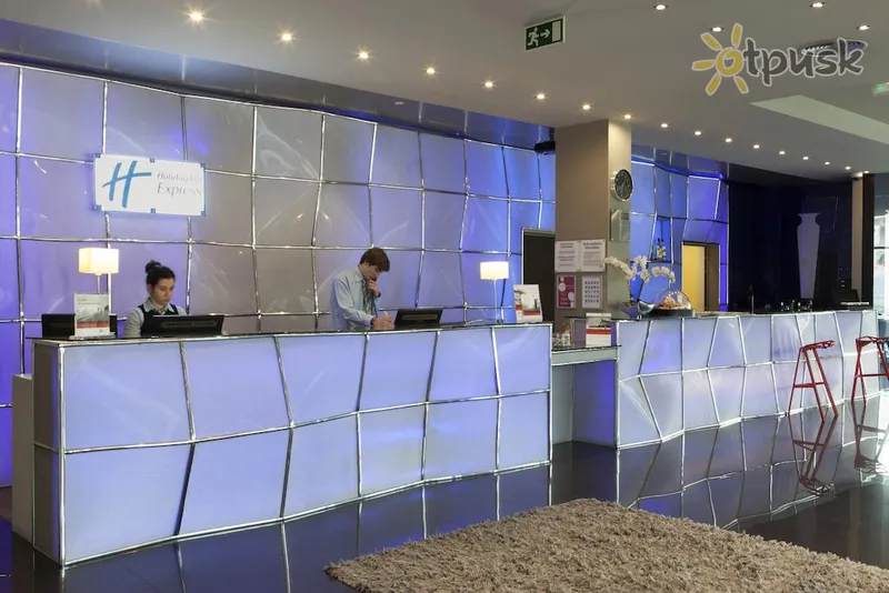 Фото отеля Holiday Inn Express Lisbon Alfragide 3* Лісабон Португалія лобі та інтер'єр