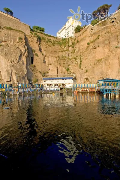 Фото отеля Mediterraneo Sorrento 4* Sorentas Italija išorė ir baseinai