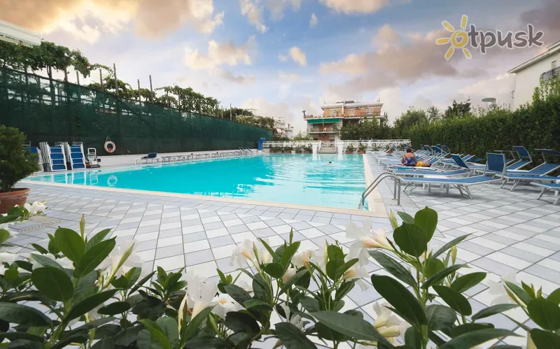 Фото отеля Grand Flora Hotel 4* Сорренто Італія екстер'єр та басейни
