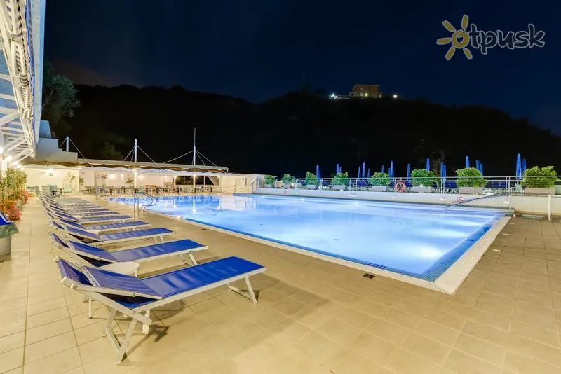 Фото отеля Best Western La Solara Hotel 4* Сорренто Италия экстерьер и бассейны