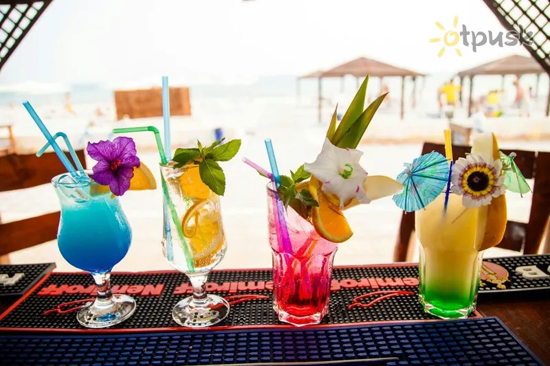Фото отеля Oasis Beach Club 2* Лазурне Україна бари та ресторани
